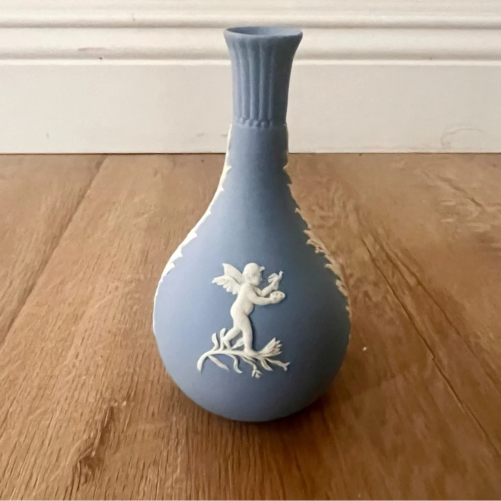 Vintage‎ Wedgwood England Blue Jasperware Tapered Bud Vase 5.5”, Angles, Mint